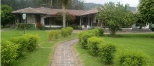 Elegante casa estilo campestre a la venta en Tumbaco
